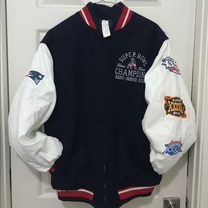Patriots Super Bowl 3 time champion. Size XL 18-20